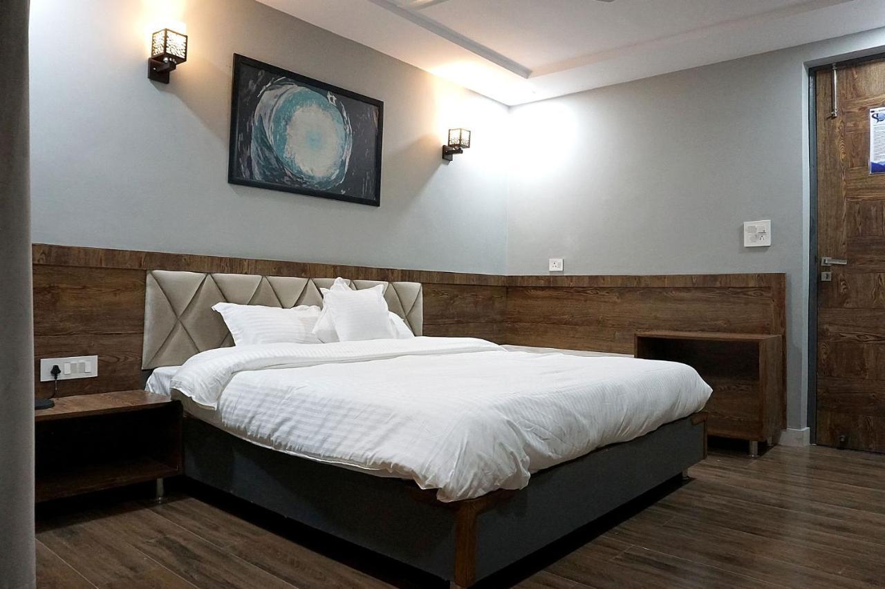 Sl Manor Hill Resort Mussoorie Exterior foto
